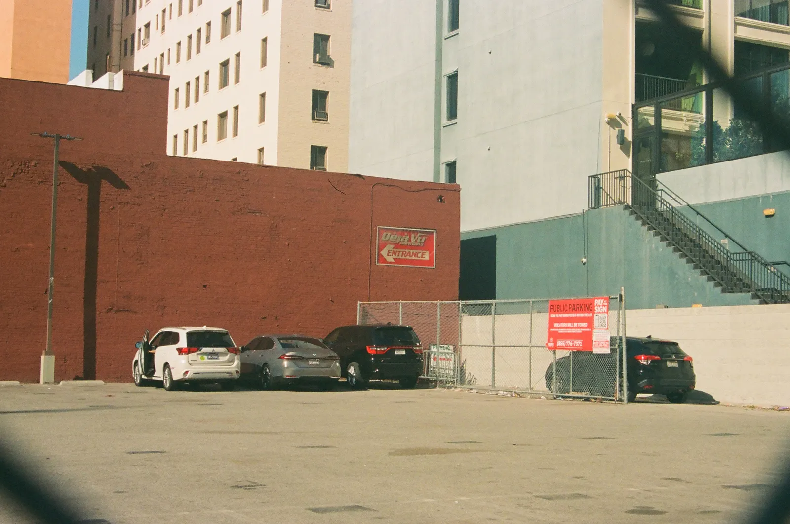 96561493-000132220003.jpg