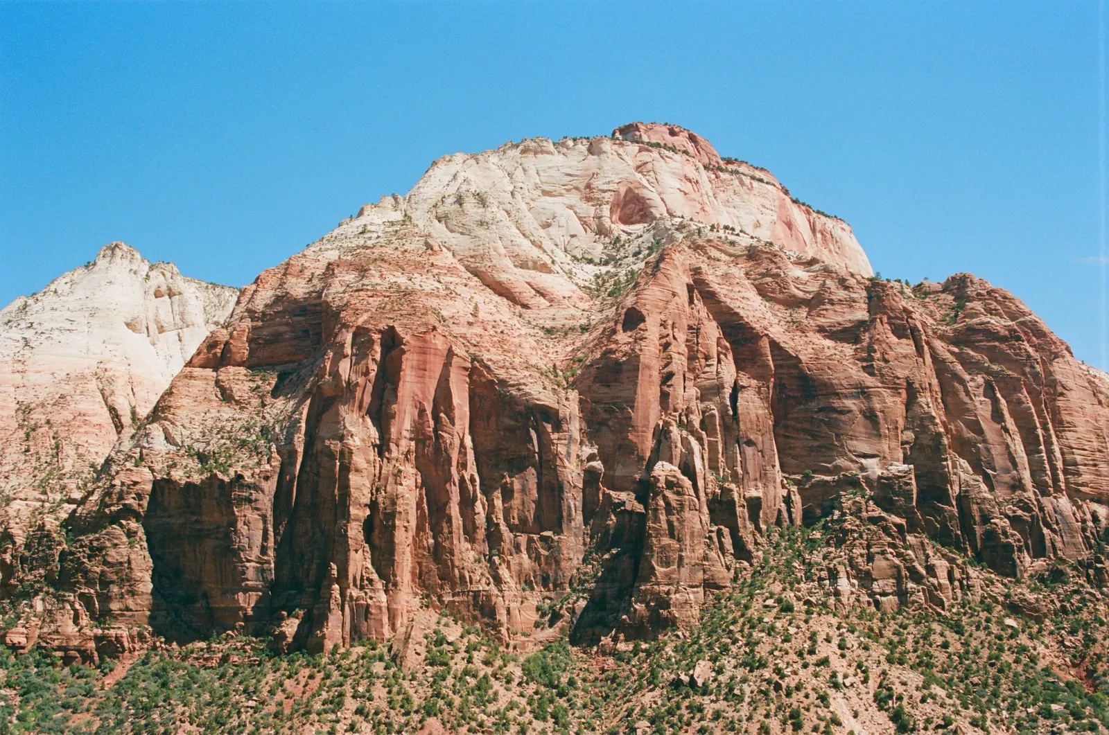 a93fc0f9-000164820005.jpg